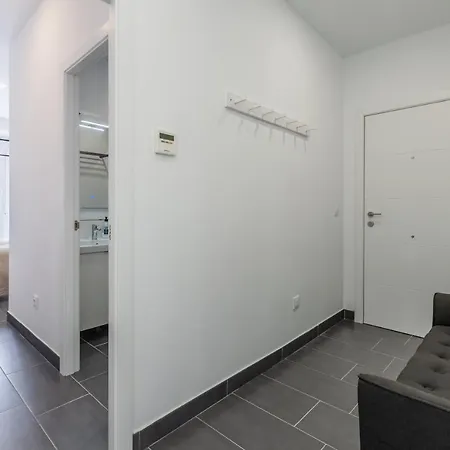 Macasta Two Daire Sevilla
